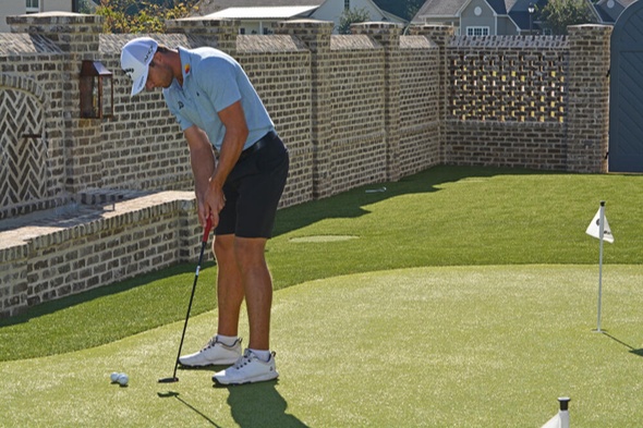 Tucson Golfer putting on synthetic grass